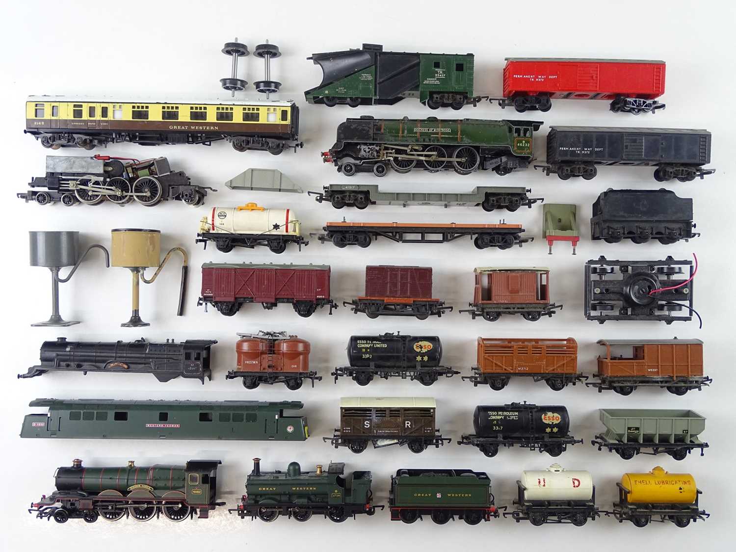 Lot 460 - A group of OO Gauge locomotives and rolling...