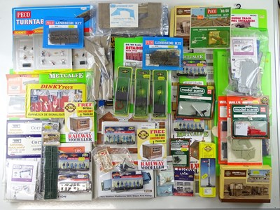 Lot 464 - A large quantity of OO Gauge model kits and...