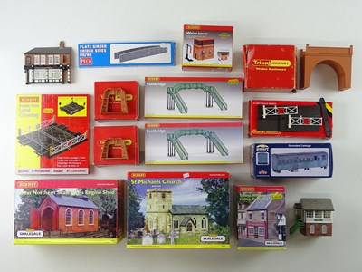 Lot 466 - A quantity of buildings and accessories by...