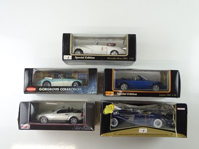 Lot 47 - A group of 1:18 scale diecast cars by MAISTO...