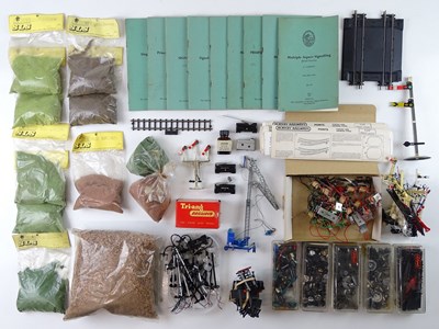 Lot 472 - A quantity of OO Gauge accessories, scenery...