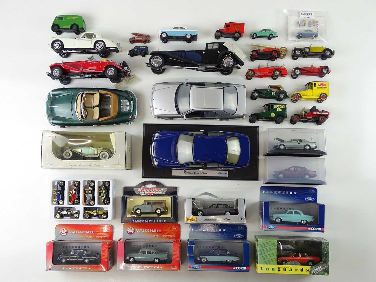 Lot 48 - A mixed group of boxed and unboxed diecast...