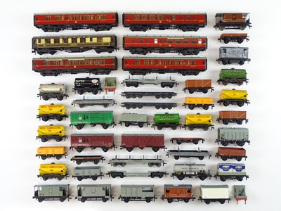 Lot 494 - A quantity of unboxed HORNBY DUBLO wagons and...