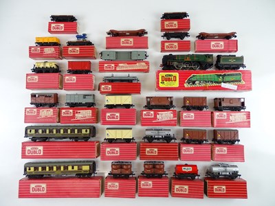 Lot 498 - A group of HORNBY DUBLO OO Gauge rolling stock...