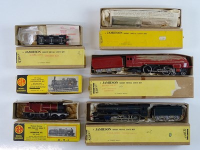 Lot 501 - A group of vintage built and part built OO...