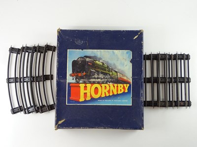 Lot 519 - A HORNBY O Gauge No.51 Passenger train set,...