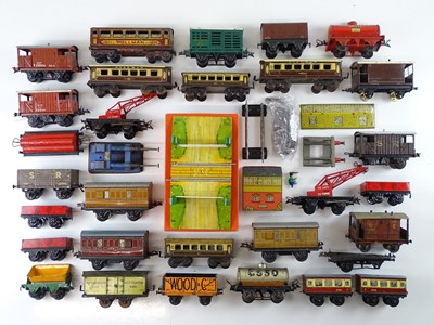 Lot 522 - A large quantity of mostly unboxed O Gauge...