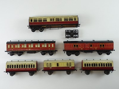 Lot 524 - A group of vintage LEEDS MODEL CO. O Gauge...