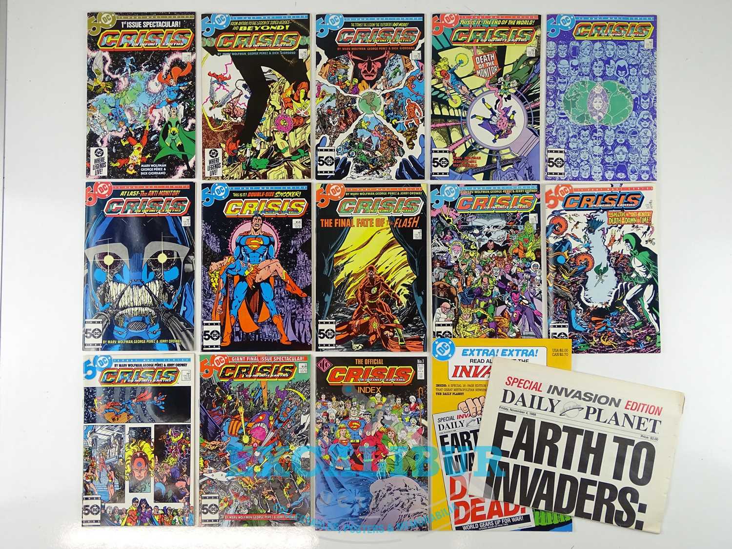 Lot 203 - CRISIS ON INFINITE EARTHS #1, 2, 3, 4, 5, 6, 7,...