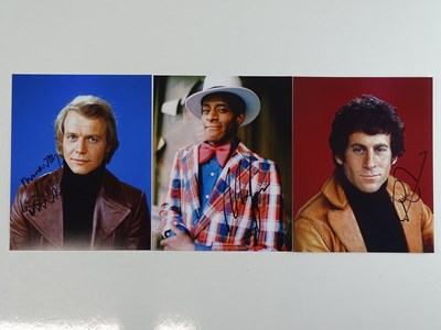 Lot 103 - STARSKY & HUTCH - A group of signed colour...