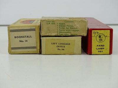 Lot 118 - A mixed group of vintage toys to include an...