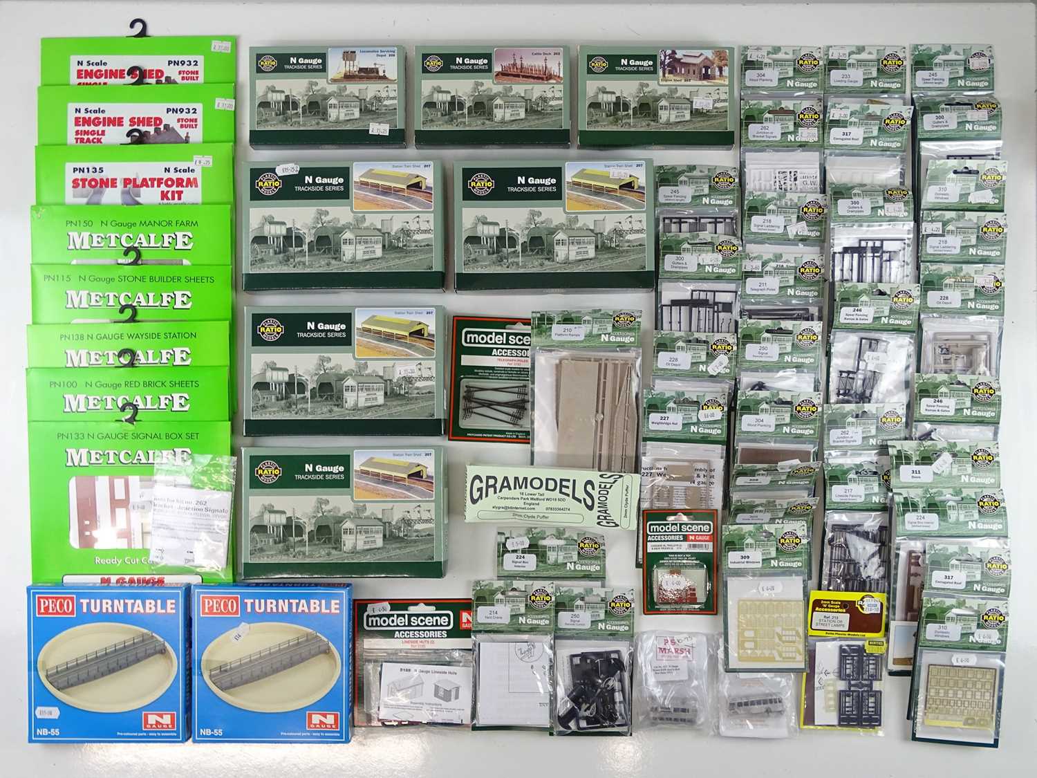 Lot 136 - A large quantity of unbuilt N gauge kits and...