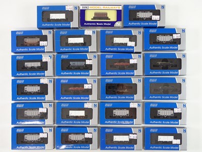 Lot 146 - A large quantity of mixed N gauge wagons by...