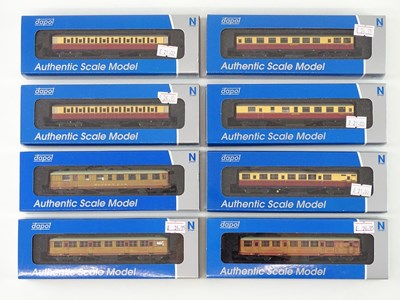 Lot 157 - A group of DAPOL N gauge Gresley coaches in...