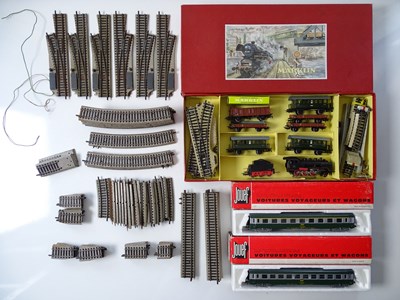 Lot 194 - A mixed group of HO gauge model railways...