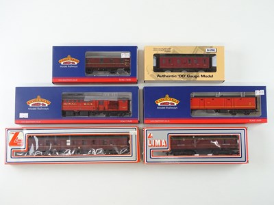 Lot 203 - A group of OO gauge parcels and baggage vans...