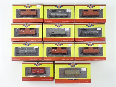 Lot 204 - A mixed group of OO gauge wagons by OXFORD...