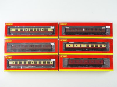 Lot 254 - A mixed group of HORNBY OO gauge Mark 1 and...