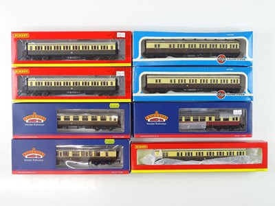 Lot 258 - A mixed group of OO gauge GWR/ex-GWR coaches...