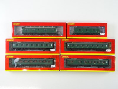 Lot 272 - A group of HORNBY OO gauge Maunsell coaches in...