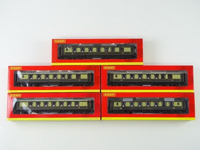 Lot 281 - A group of HORNBY OO gauge Pullman cars - E in...