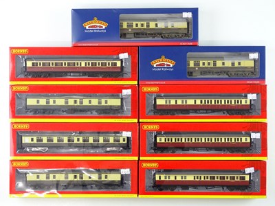 Lot 306 - A mixed group of OO gauge BR liveried Mark 1...