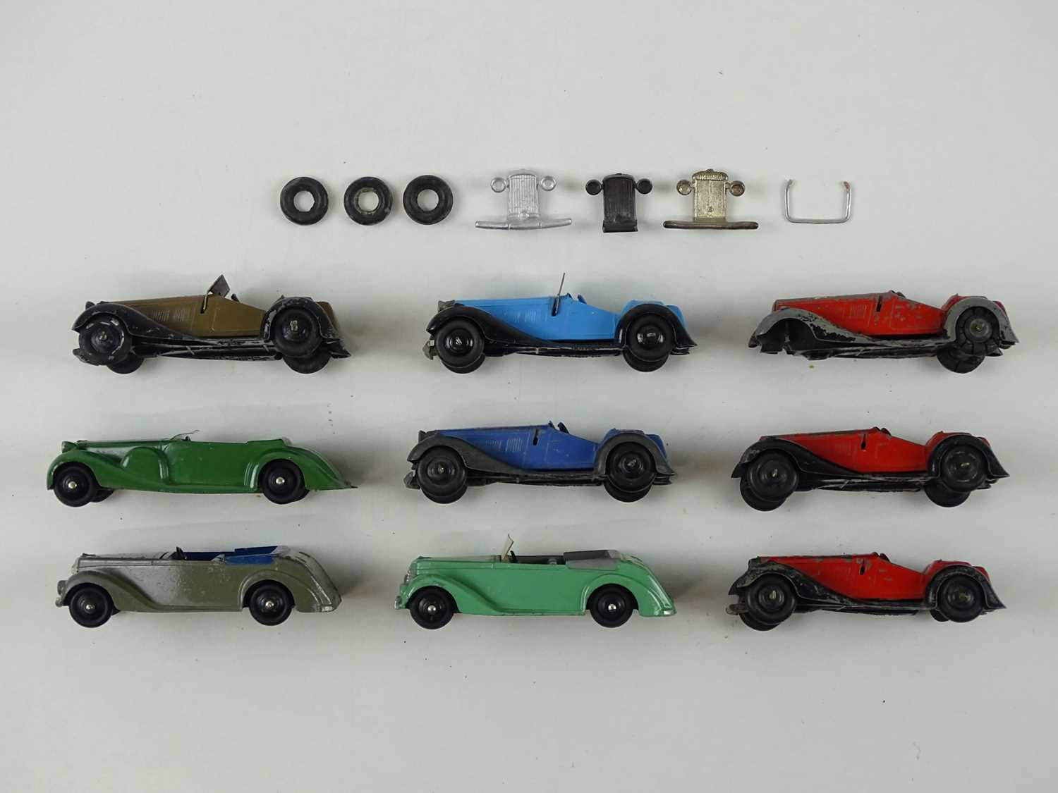 Lot 32 - A group of playworn early DINKY cars including...