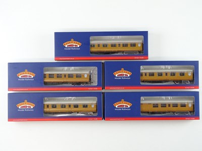 Lot 325 - A group of BACHMANN OO gauge Thompson main...