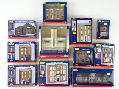 Lot 357 - A group of BACHMANN SCENECRAFT OO gauge resin...