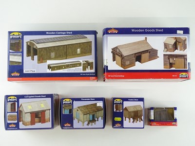 Lot 359 - A group of BACHMANN SCENECRAFT OO gauge resin...