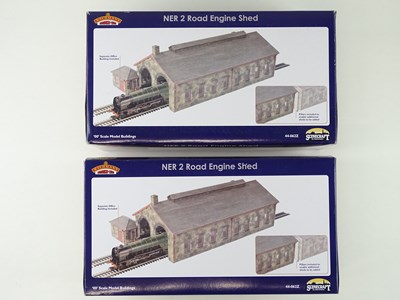 Lot 360 - A pair of BACHMANN SCENECRAFT OO gauge resin...
