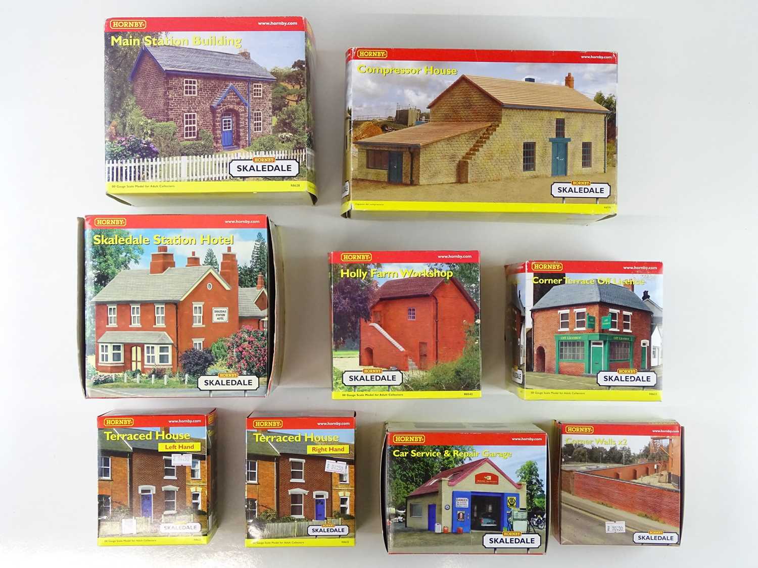 Lot 364 - A group of HORNBY SKALEDALE OO gauge resin...