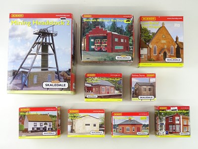 Lot 368 - A group of HORNBY SKALEDALE OO gauge resin...