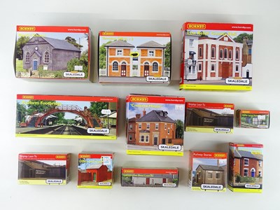 Lot 369 - A group of HORNBY SKALEDALE OO gauge resin...