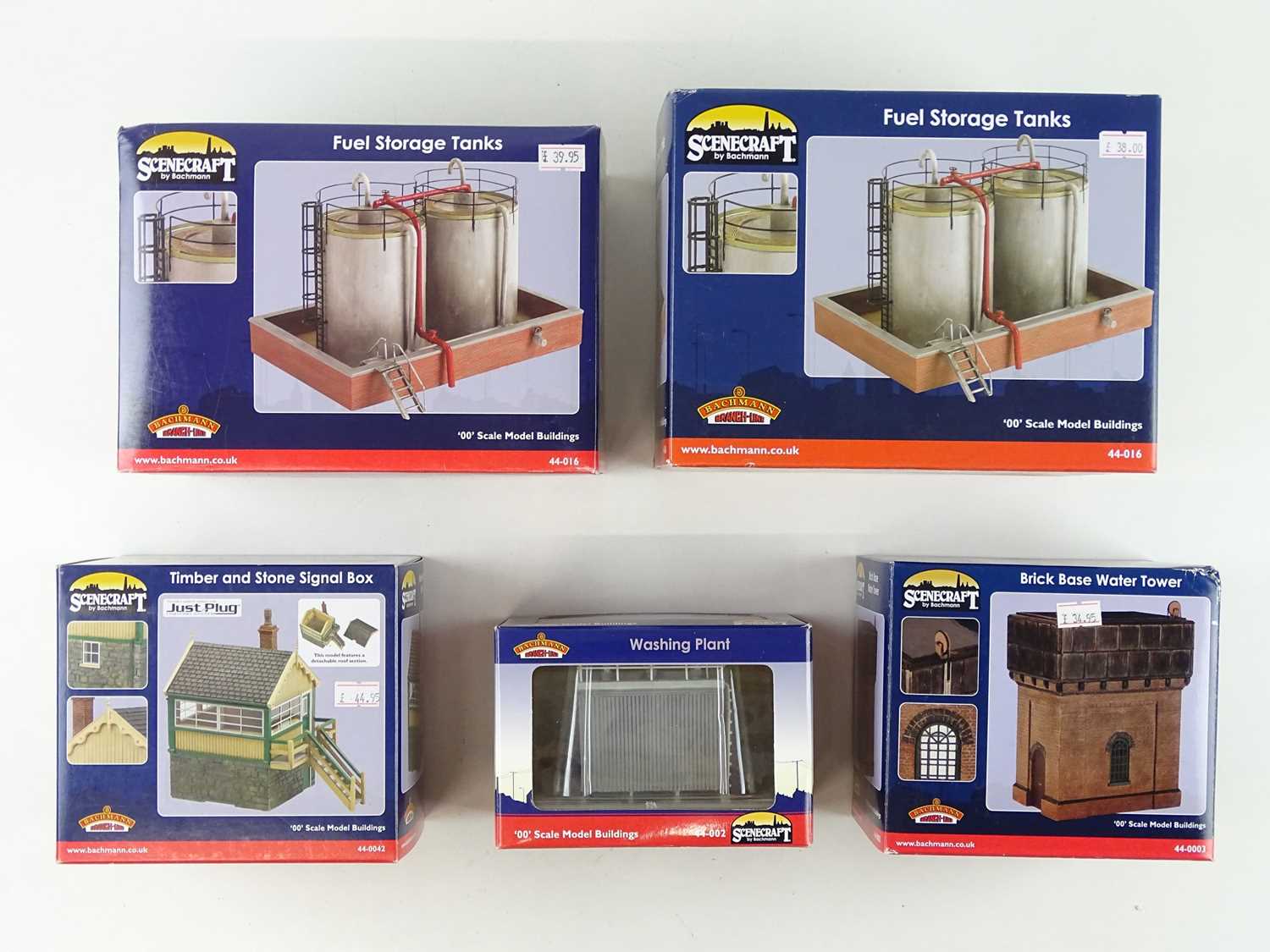 Lot 372 - A group of BACHMANN SCENECRAFT OO gauge resin...