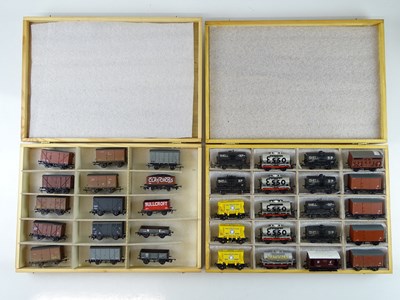 Lot 379 - A quantity of unboxed OO gauge wagons by...