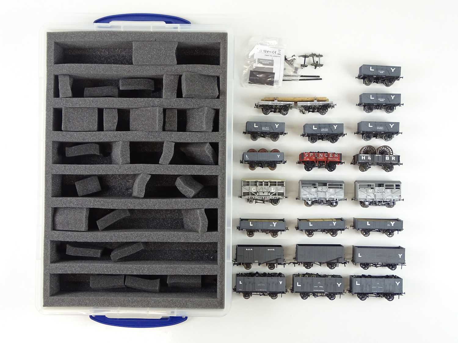 Lot 382 - A quantity of OO gauge kitbuilt wagons...