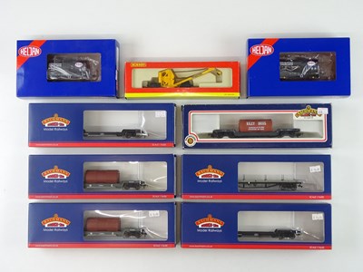 Lot 394 - A mixed group of OO gauge wagons by BACHMANN,...