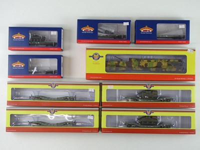 Lot 395 - A mixed group of OO gauge military themed...