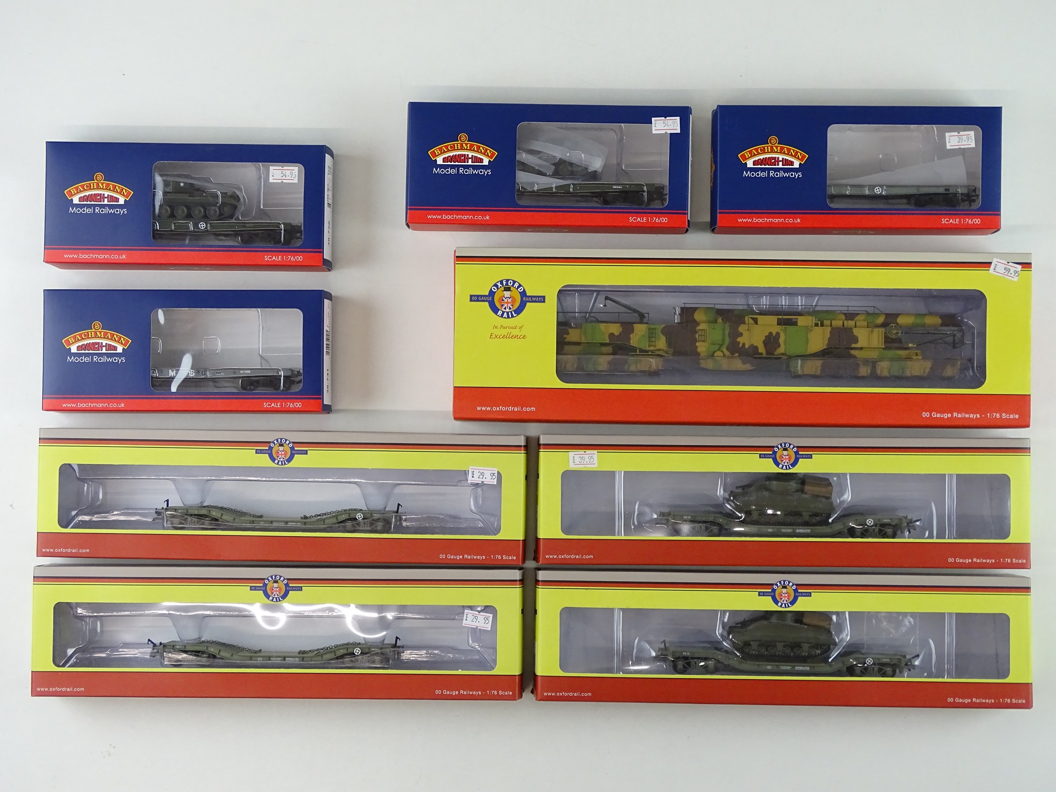 Lot 395 - A mixed group of OO gauge military themed