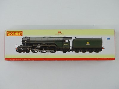 Lot 419 - A HORNBY OO gauge R2341 class A3 steam...