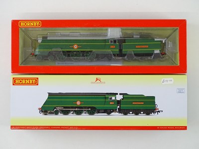 Lot 428 - A HORNBY OO gauge R3434 Merchant Navy class...