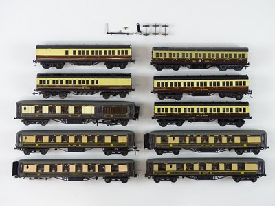Lot 470 - A group of OO gauge EXLEY GWR coaches together...