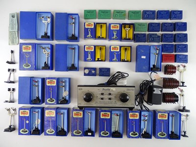Lot 479 - A large quantity of mostly boxed HORNBY DUBLO...