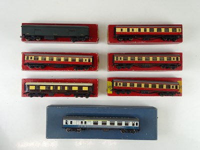 Lot 561 - A group of TRIX TWIN and later TRIX OO gauge...
