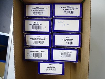 Lot 576 - A mixed group of OO gauge DAPOL wagons...