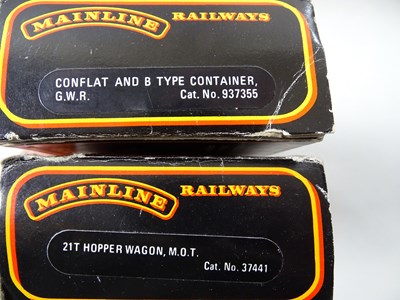Lot 578 - A mixed group of OO gauge wagons by AIRFIX and...