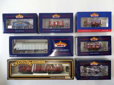 Lot 614 - A group of OO gauge wagons by BACHMANN and...