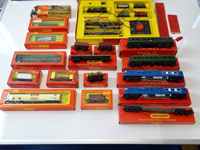 Lot 615 - A large quantity of TRI-ANG and TRI-ANG HORNBY...