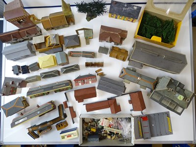 Lot 616 - A large quantity of OO gauge unboxed kitbuilt...